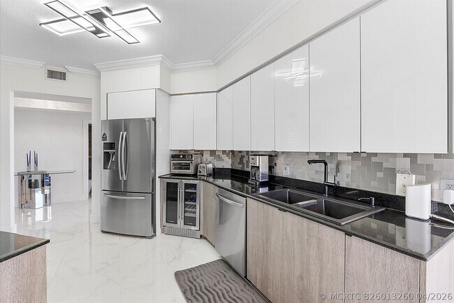 Building Photo - 3100 N Ocean Blvd