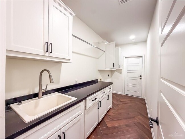 Building Photo - 17 N 9th St