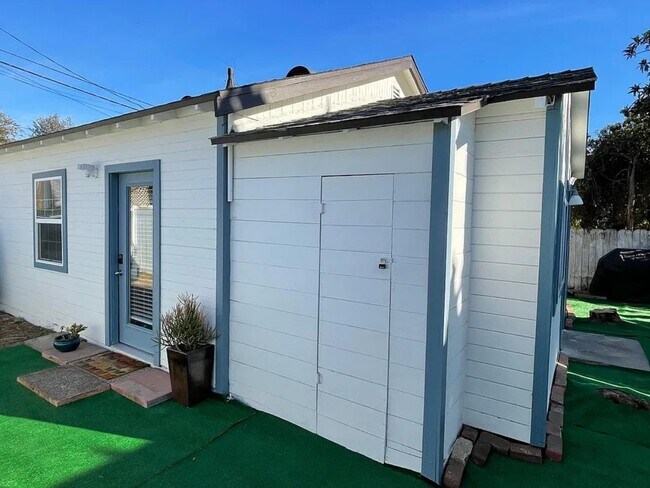 Building Photo - 812 Crenshaw Blvd