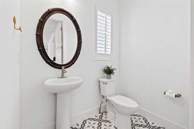 Building Photo - 320 15th St N