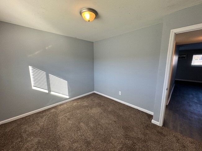 Building Photo - Warren Park 2 Bedroom Apartment