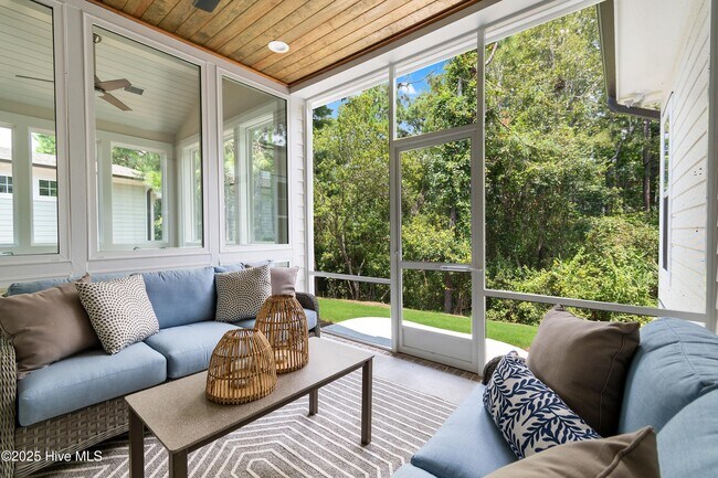 Building Photo - 3836 Reserve Club