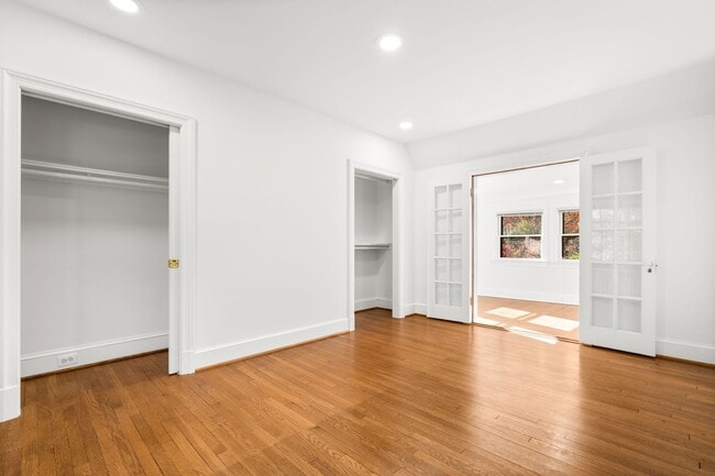 Building Photo - 3 Bed 2.5 Bath - Chevy Chase Colonial - Mo...