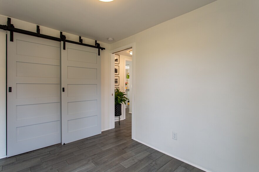 Building Photo - 12956 Portage Road