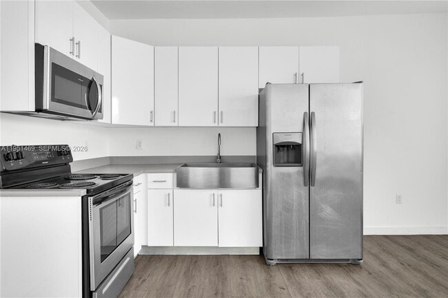 Building Photo - 402 NW 12th Ave