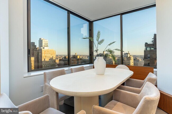 Building Photo - 210 W Rittenhouse Square