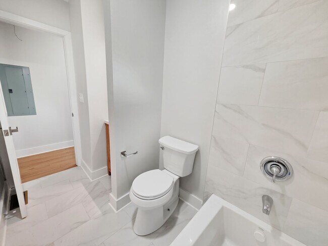 Building Photo - COMING SOON! Gorgeous 3 Bedroom 2 Bath ranch in Venetian Hills