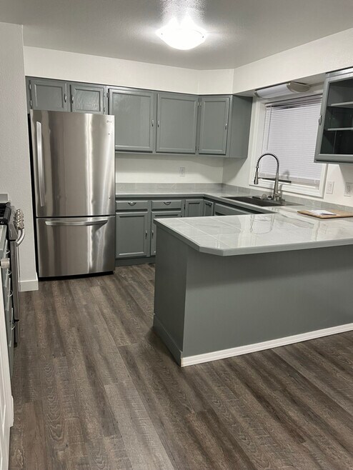 Building Photo - 5865 E Bogard Rd