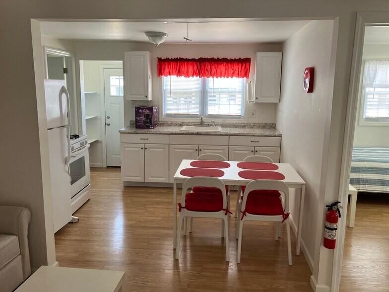 Building Photo - 1922 Baltimore Ave