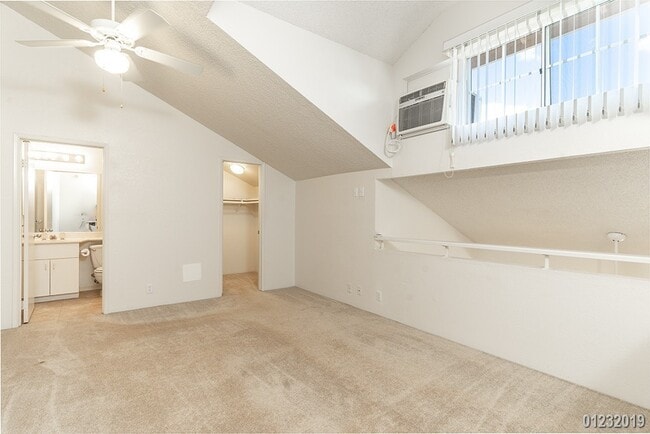 Building Photo - 2BR/2BA/2PKG UPPER LEVEL TOWNHOUSE (CROSS ...