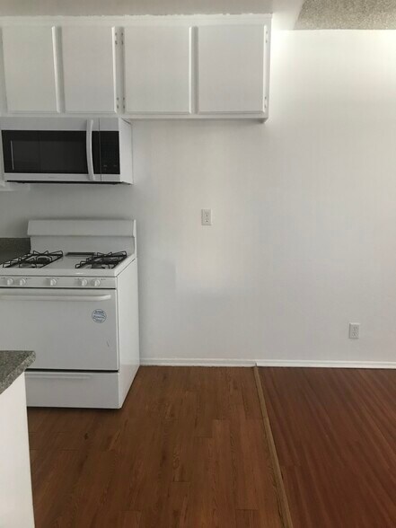 Building Photo - 11948 Hart St