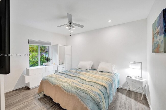 Building Photo - 3305 NE 16th Ct