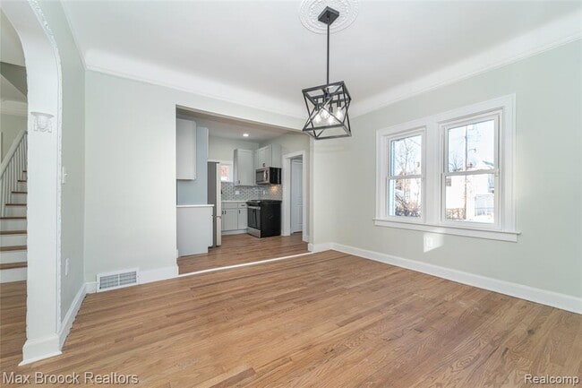 Building Photo - 3266 Collingwood St