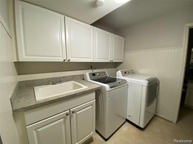 Building Photo - 758 Sandalwood Dr