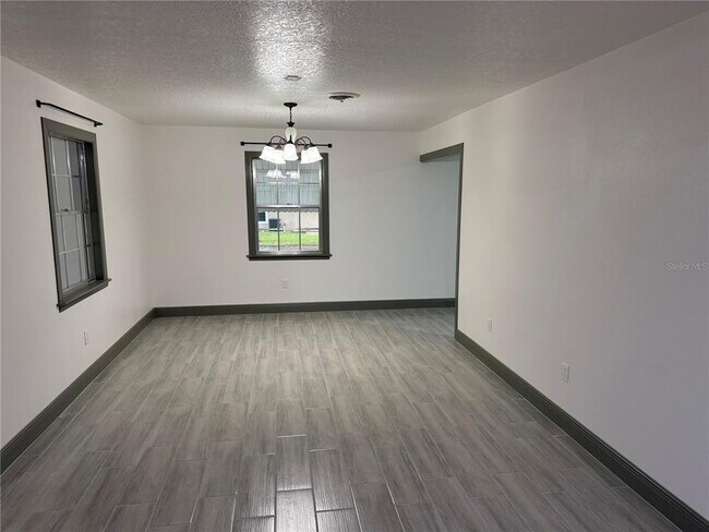 Building Photo - 1800 Demastus Ln