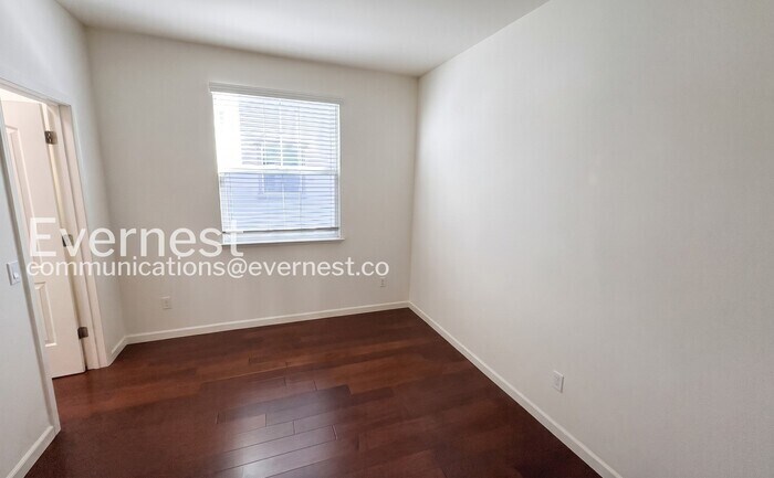 Building Photo - 602 Cedarville Ln