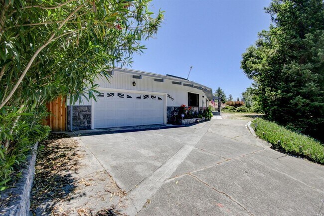 Building Photo - 3340 Terra Linda Dr