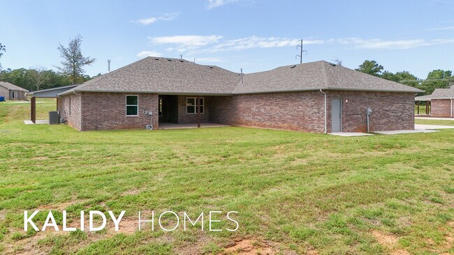 Building Photo - 1686 Salma Rd
