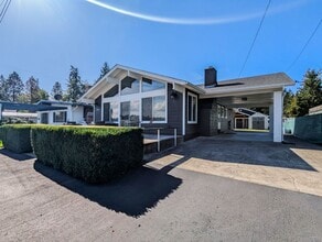 Building Photo - Charming 3 bed, 2 bath Lake Goodwin rambler!