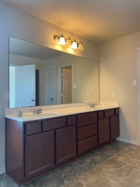 Building Photo - 12243 Claytons Park Ln