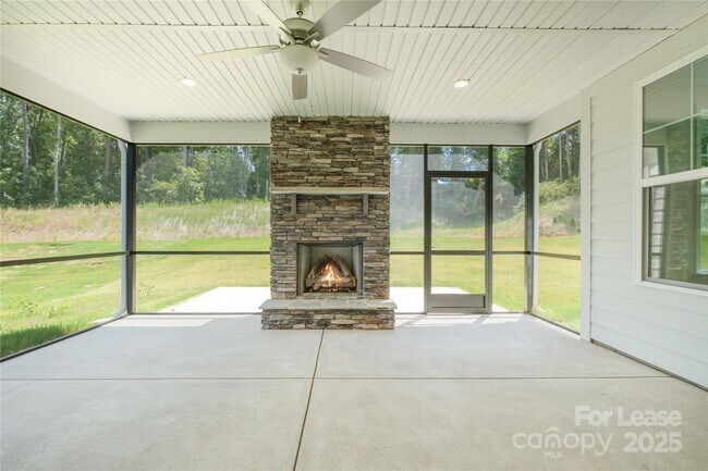 Building Photo - 2567 Cornelius Pl NW