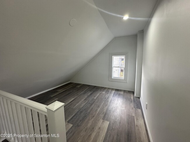 Building Photo - 1264 S 6th Ave