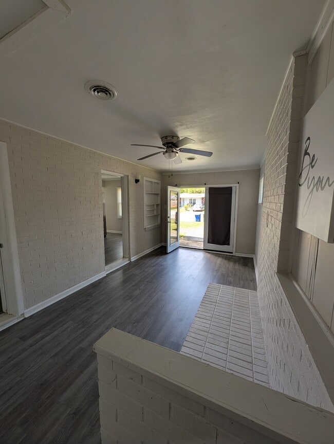 Building Photo - 120 Jenness Ln