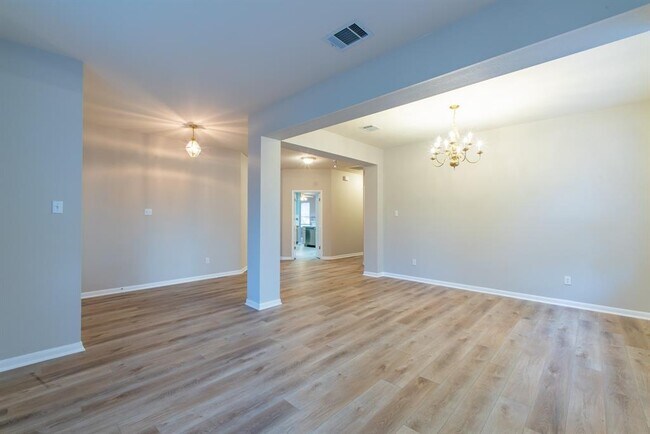 Building Photo - 8421 Cahill Dr