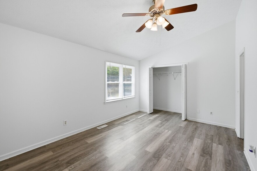 Building Photo - 1018 Kennesborough Rd NW