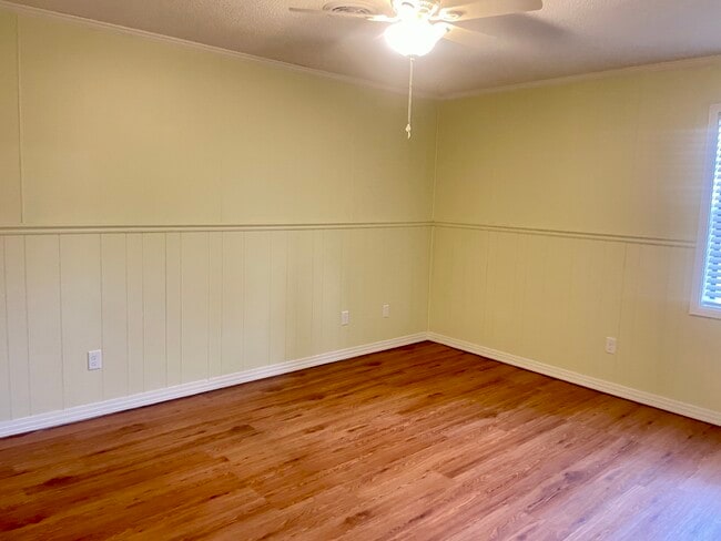 Building Photo - 400 Manchester St