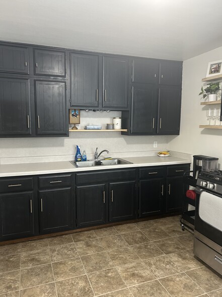 Building Photo - 1713 Laurie Rd E