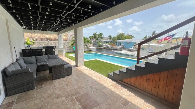 Building Photo - 1623 Venetian Dr