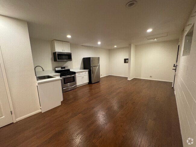 Building Photo - 673 Brookside Ln