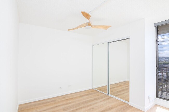 Building Photo - Beautifully Remodeled and Fully furnished 2 Bed 1.5 1 parking.  Available between March-Nov 30th