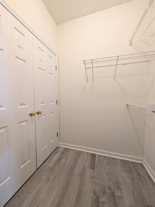 Building Photo - 9772 Leyland Dr