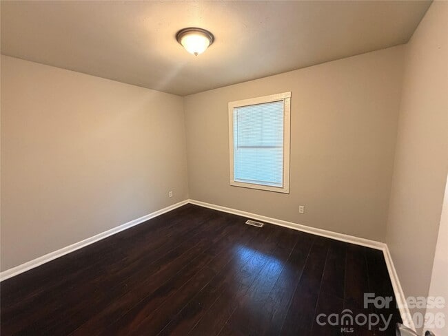 Building Photo - 825 Rodey Ave