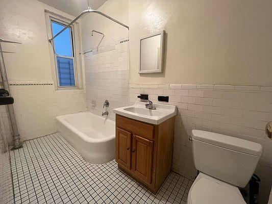 Building Photo - 2 bedroom in BRONX NY 10457