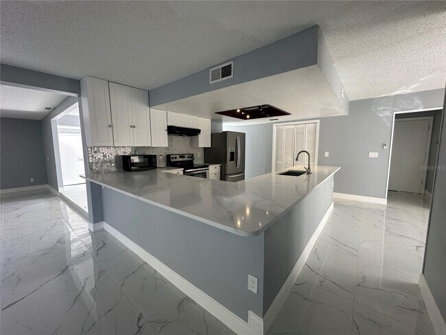 Building Photo - 7846 Snowberry Cir