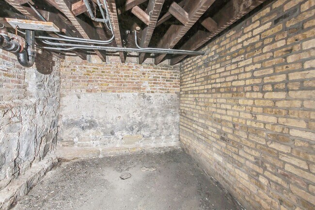 Building Photo - 3101 W Cermak Rd