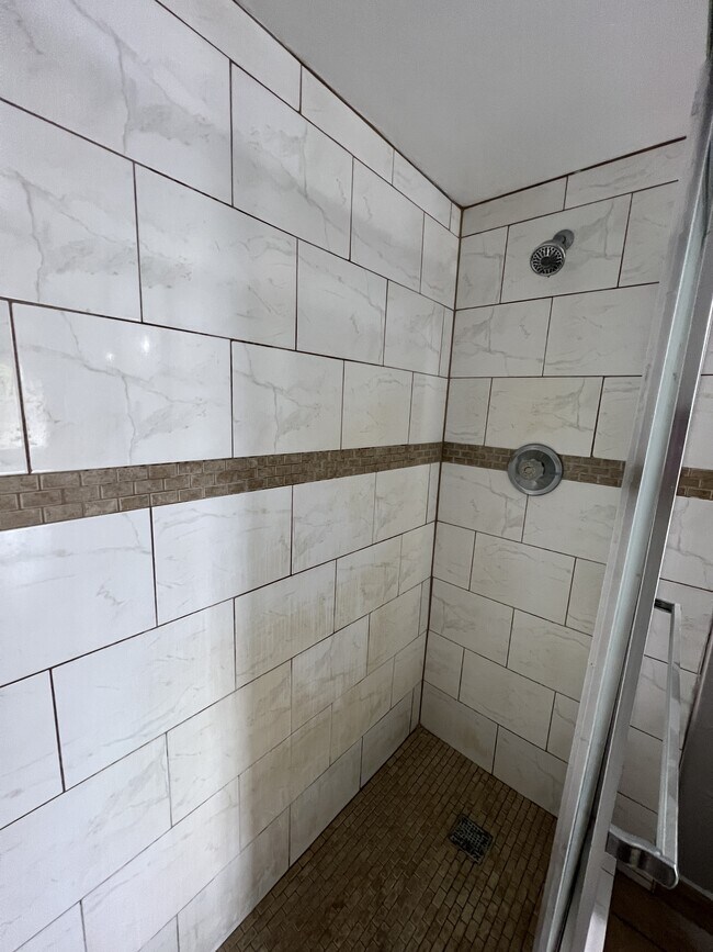 Building Photo - 4158 Inverrary Dr