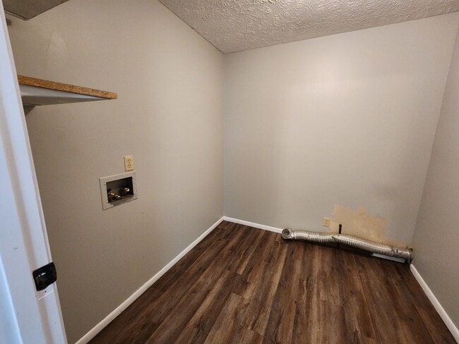 Building Photo - 3 Bedroom Home in Bloomington