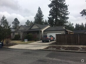 Building Photo - Ranch style home close to river & trails, ...
