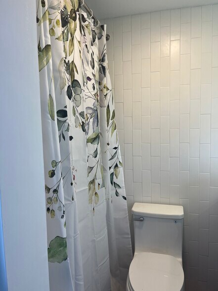 Walk in shower - 34 Oak Ridge Rd