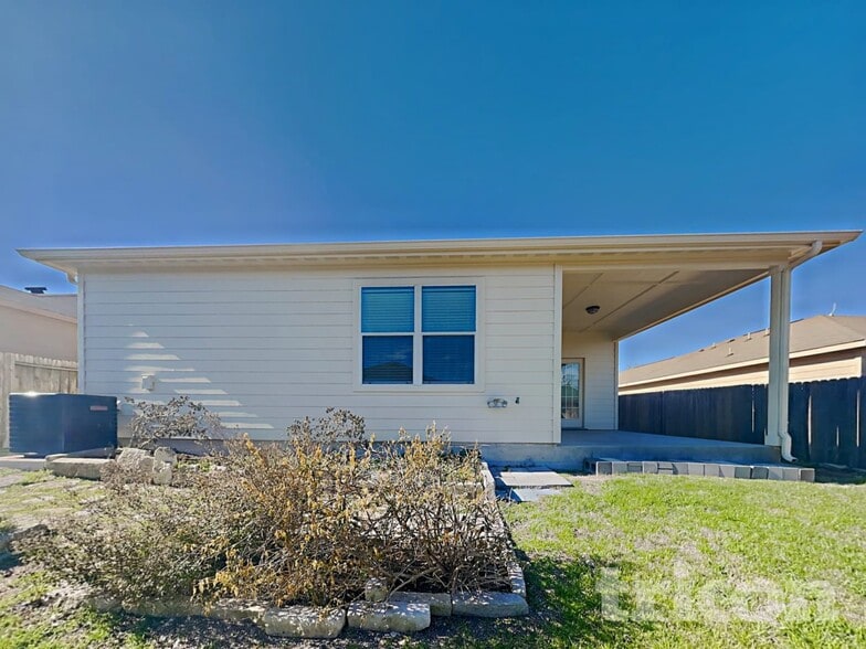 Building Photo - 417 Sapphire Ln