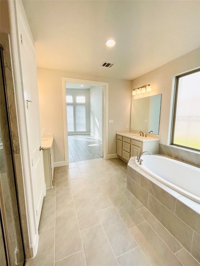 Building Photo - 596 Santa Rosa Hls Dr