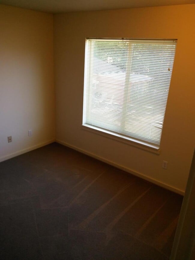 Building Photo - (560) 21st Street Duplex - 2 Bedroom / 2 Bathroom