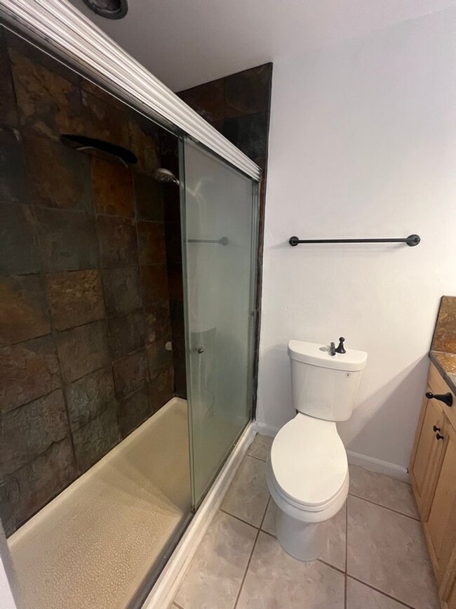 Building Photo - Loft, 2 Bedrooms, Split Townhouse, AC, 2 Parking