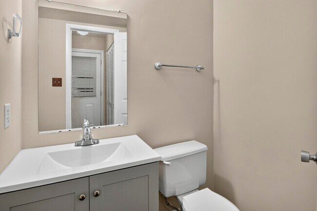 Building Photo - 4512 Rutherford Way