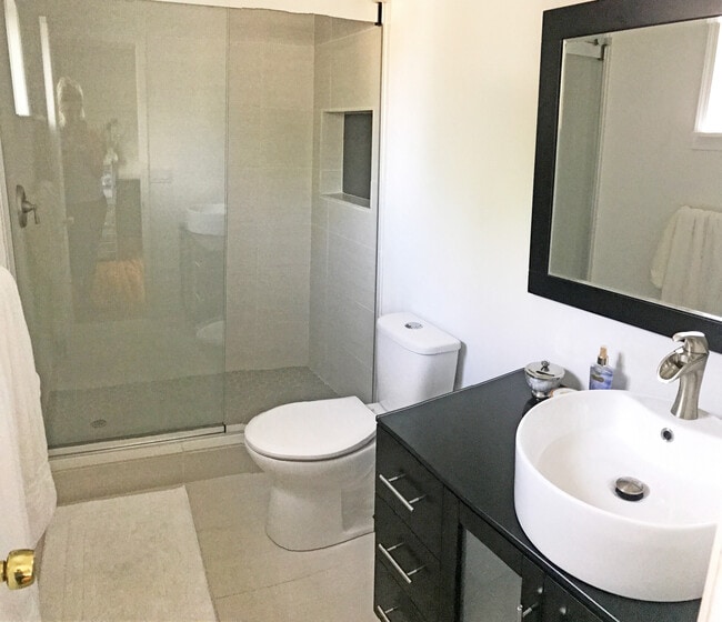 Master bathroom - 4656 50th St