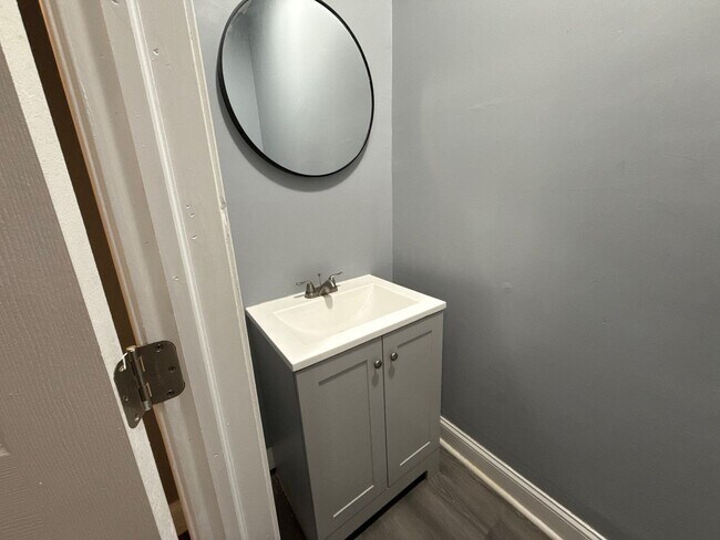 Building Photo - Spacious 3-Bedroom Home with Modern Interior Finishes